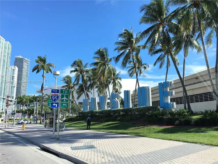 Vizcayne South Tower #1401 image #57