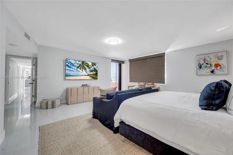 The Tiffany #102 image #18