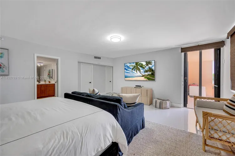 The Tiffany #102 image #19