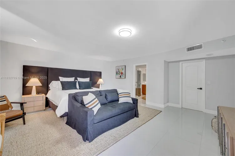 The Tiffany #102 image #20