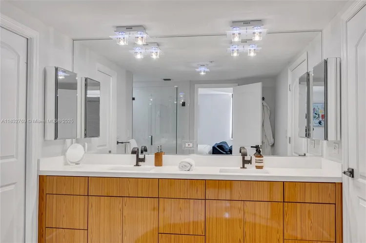 The Tiffany #102 image #21