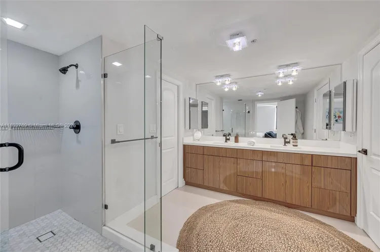 The Tiffany #102 image #22