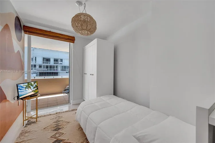 The Tiffany #102 image #28