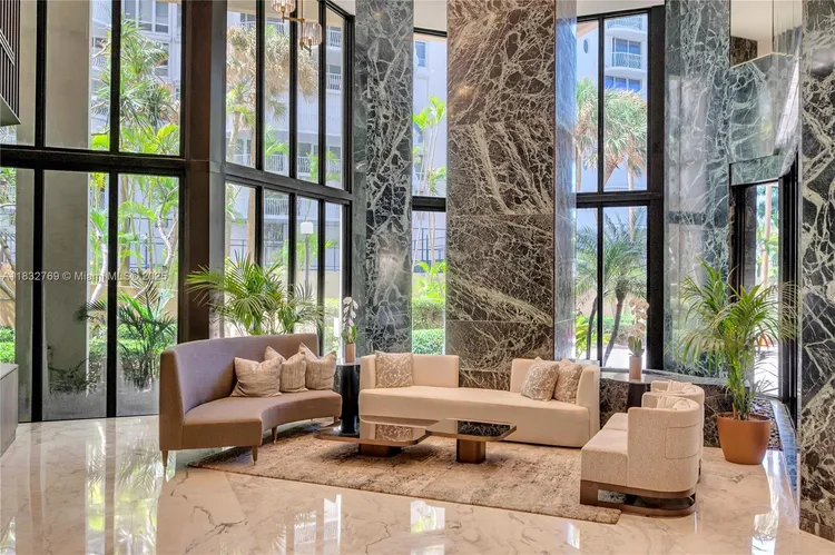 The Tiffany #102 image #32