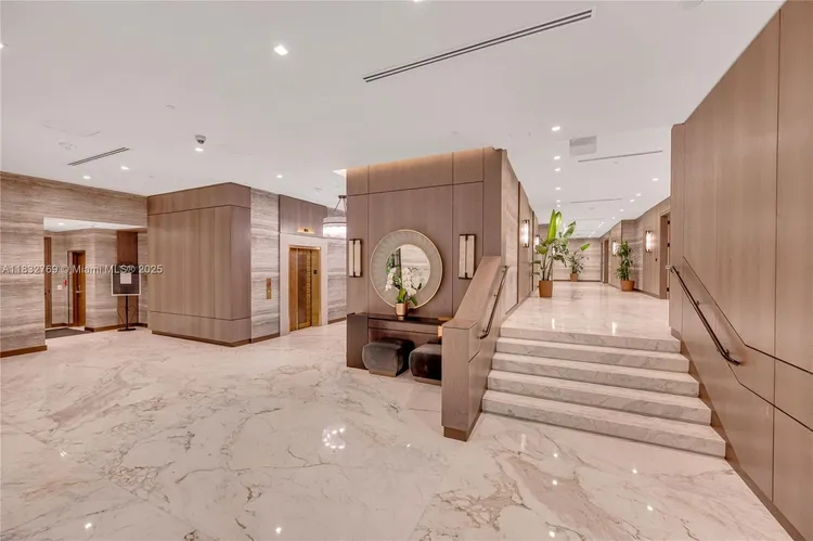 The Tiffany #102 image #34