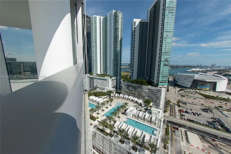 Paramount Miami Worldcenter #2211 image #17