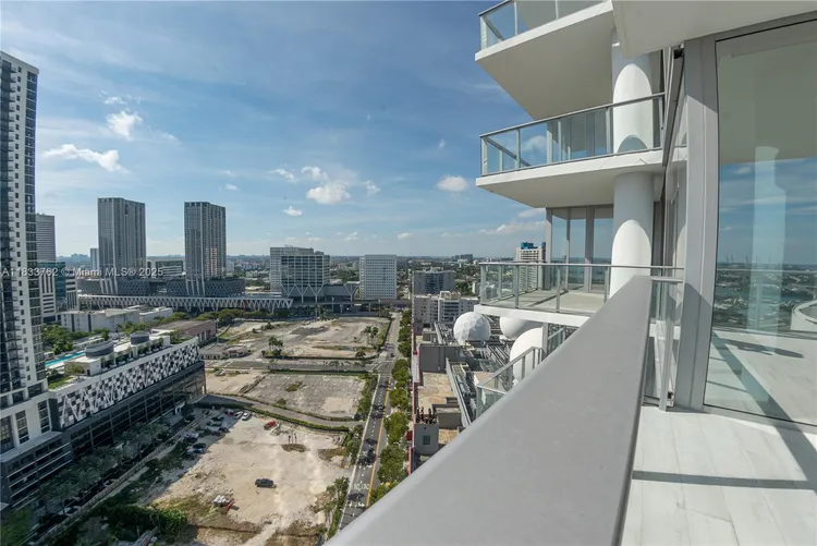 Paramount Miami Worldcenter #2211 image #19