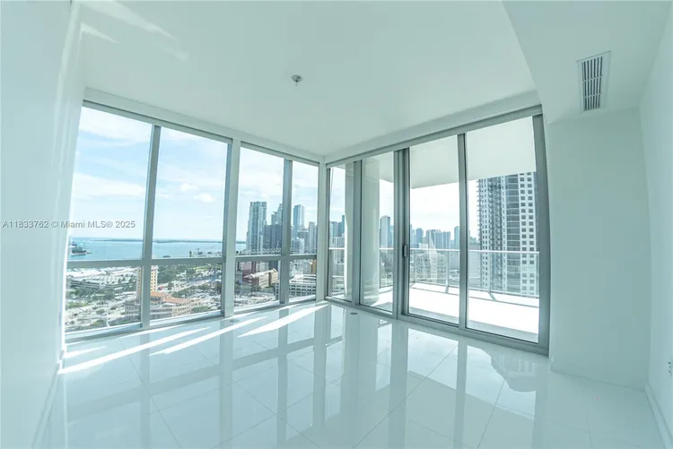 Paramount Miami Worldcenter #2211 image #21