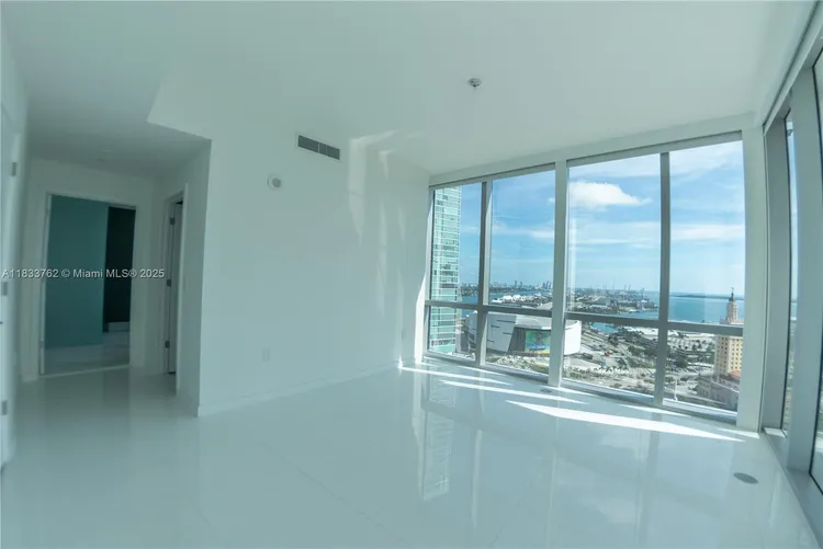 Paramount Miami Worldcenter #2211 image #22