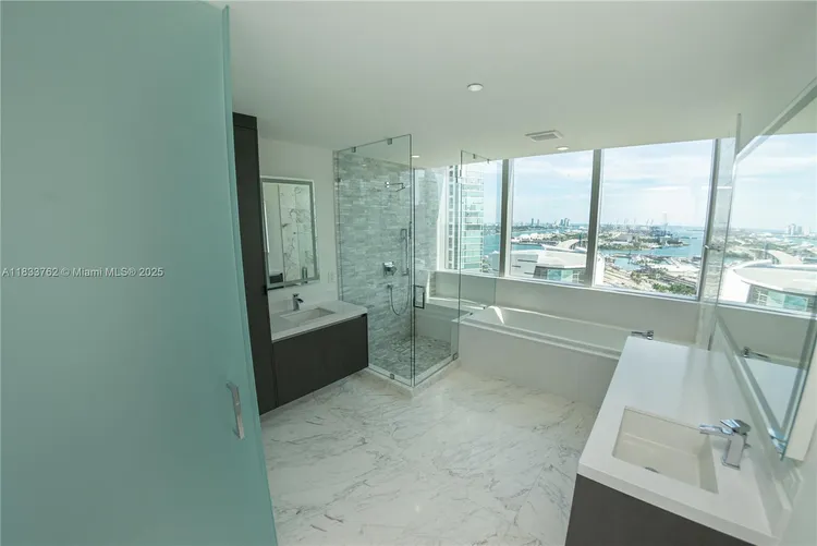 Paramount Miami Worldcenter #2211 image #27