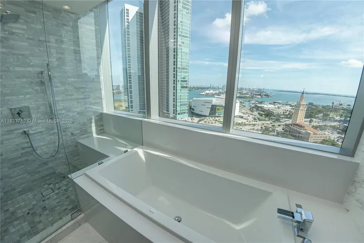 Paramount Miami Worldcenter #2211 image #29
