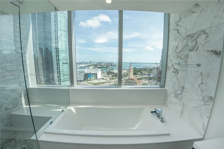 Paramount Miami Worldcenter #2211 image #30