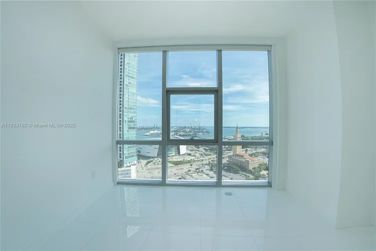 Paramount Miami Worldcenter #2211 image #38