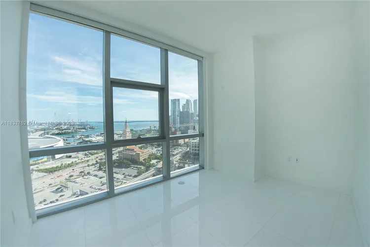 Paramount Miami Worldcenter #2211 image #39