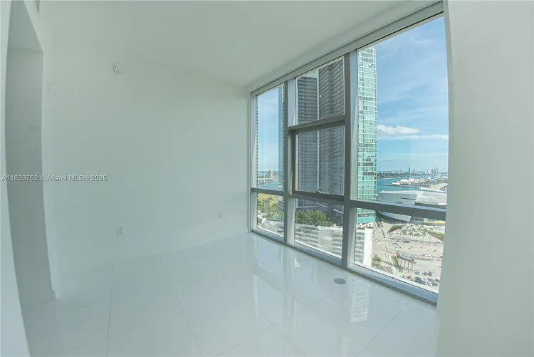 Paramount Miami Worldcenter #2211 image #40