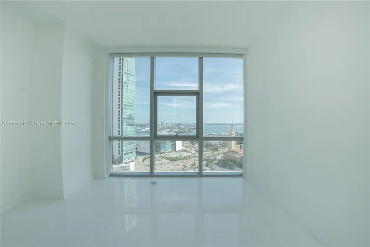 Paramount Miami Worldcenter #2211 image #43