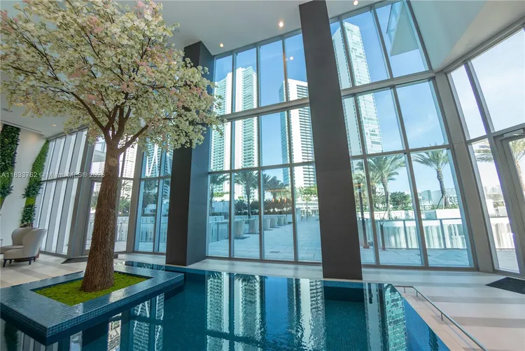 Paramount Miami Worldcenter #2211 image #68