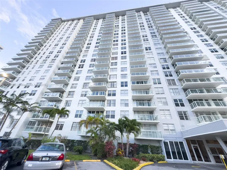 Winston Towers #2207 image #6