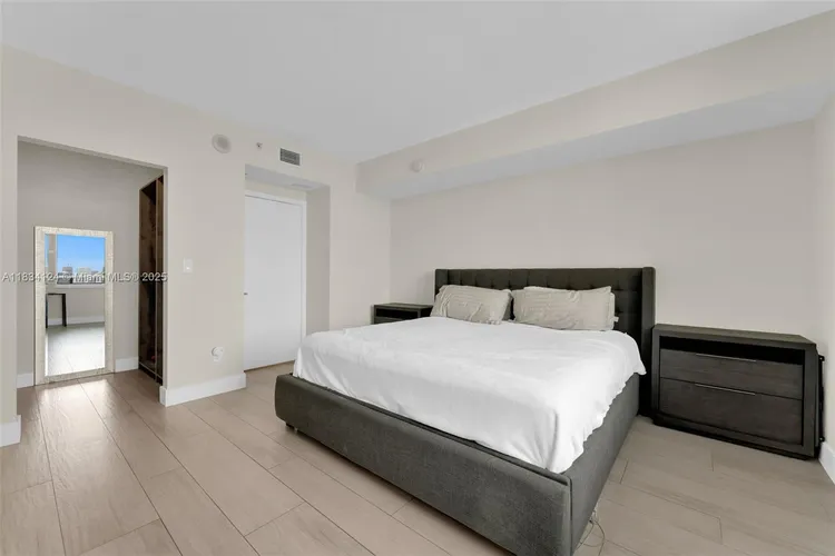 One Miami #2816 image #17