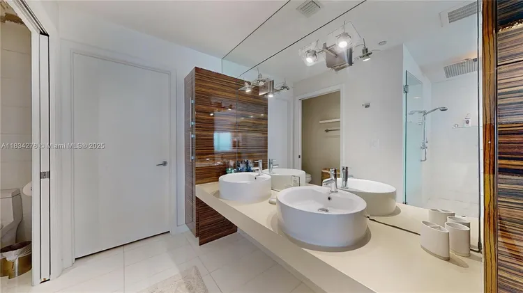 Paramount Bay #2801 image #18