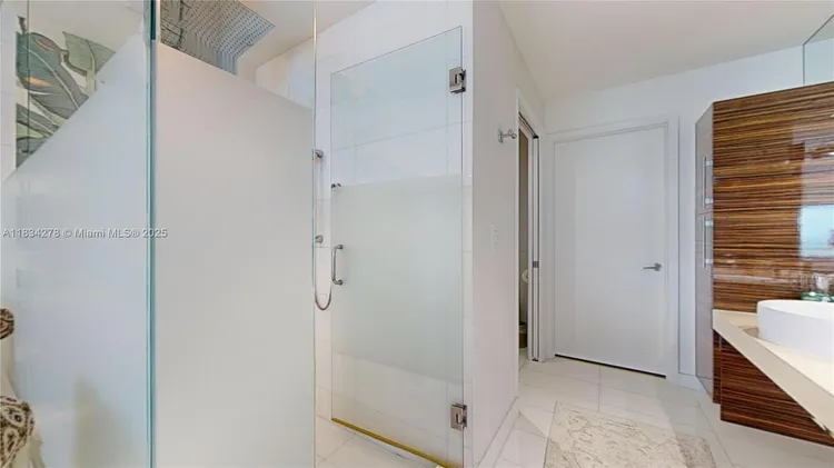 Paramount Bay #2801 image #19