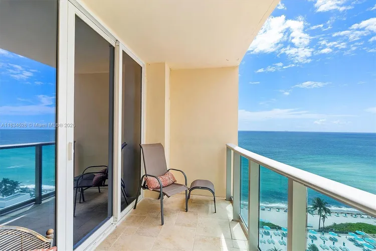 The Wave Condominium #1618 image #11