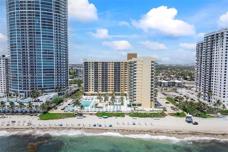 The Wave Condominium #1618 image #14