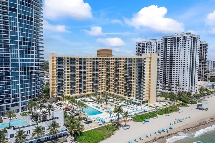 The Wave Condominium #1618 image #15