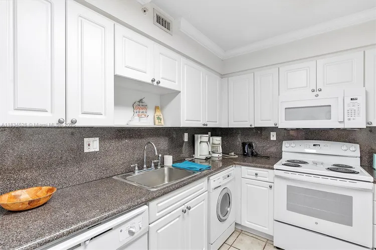 The Wave Condominium #1618 image #6