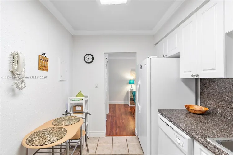 The Wave Condominium #1618 image #7