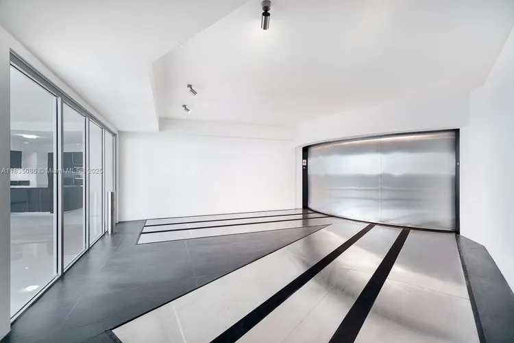 Porsche Design Tower #2801 image #10