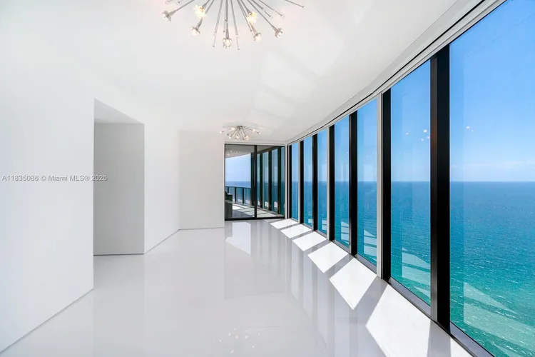 Porsche Design Tower #2801 image #6
