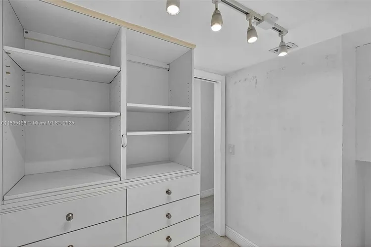 1600 South Bayshore Lane #3A image #29