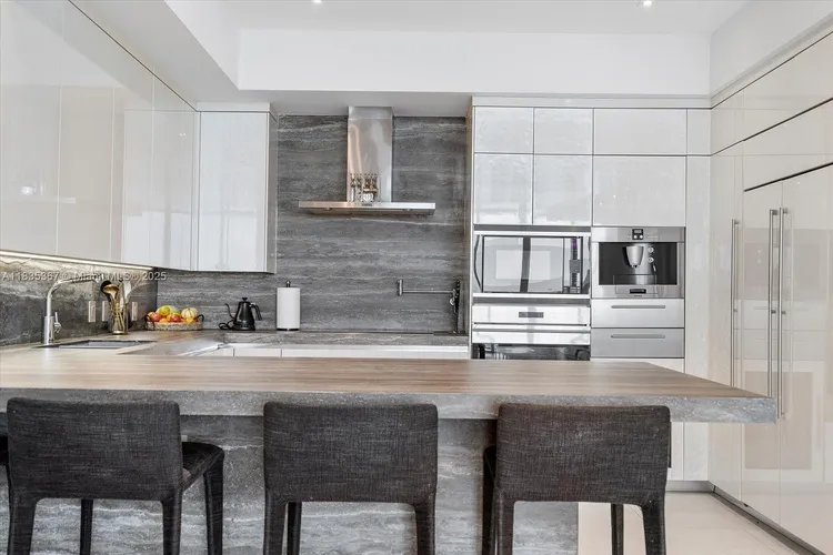 Chateau Beach Residences #2002 image #13