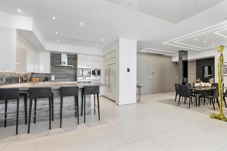 Chateau Beach Residences #2002 image #14