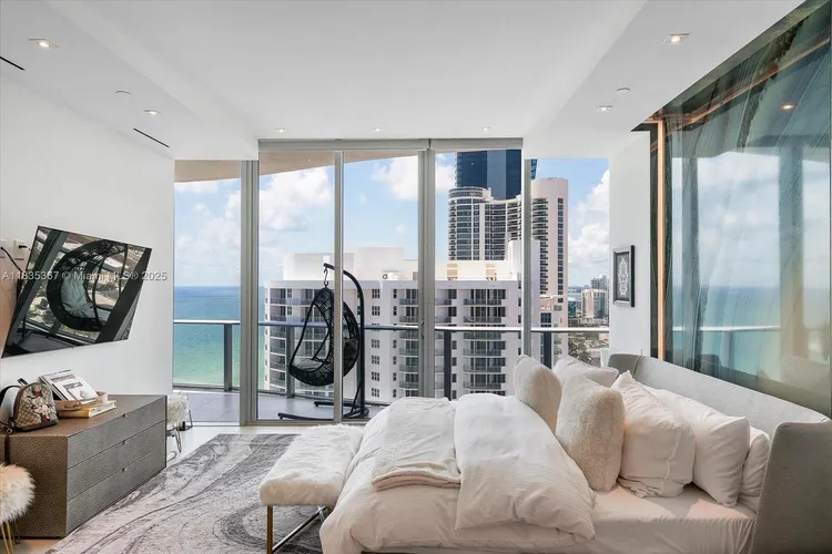 Chateau Beach Residences #2002 image #32