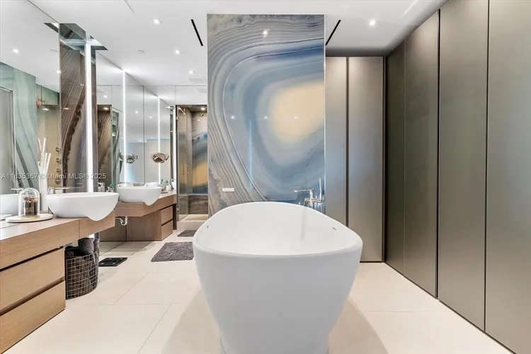 Chateau Beach Residences #2002 image #37