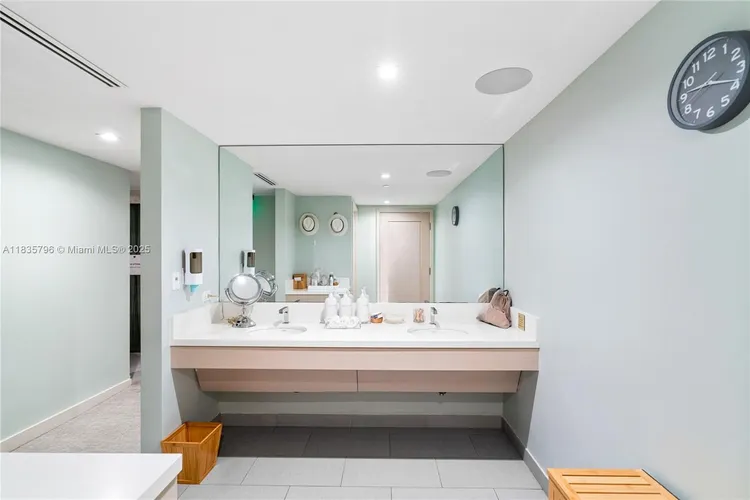 The Ocean Resort Residences (Conrad) #H1401 image #38