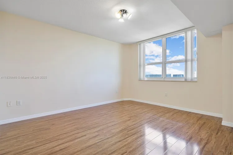 Turnberry on the Green #912 image #28