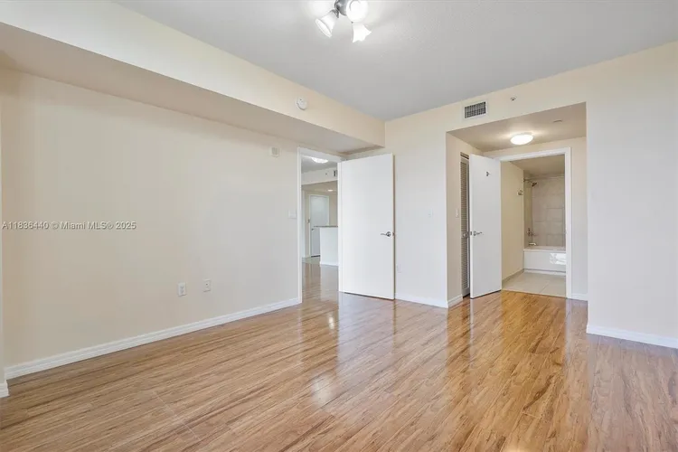 Turnberry on the Green #912 image #30