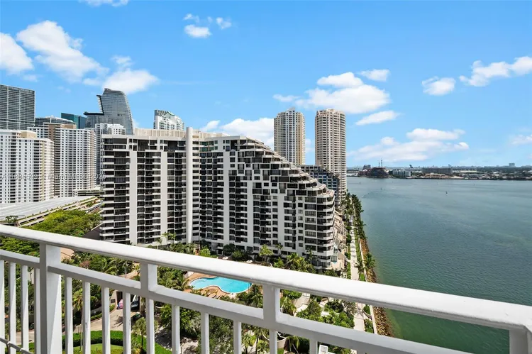 Isola #1915 image #13