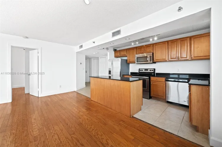 Isola #1915 image #15