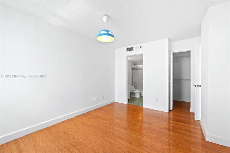 Isola #1915 image #17