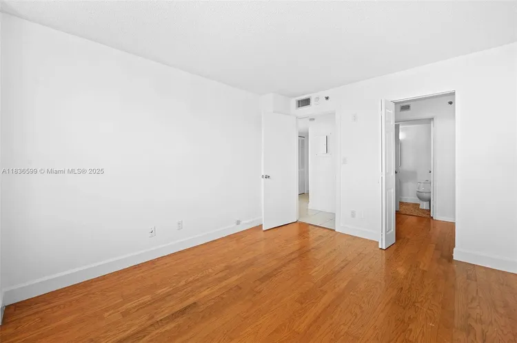 Isola #1915 image #21