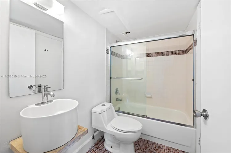 Isola #1915 image #23