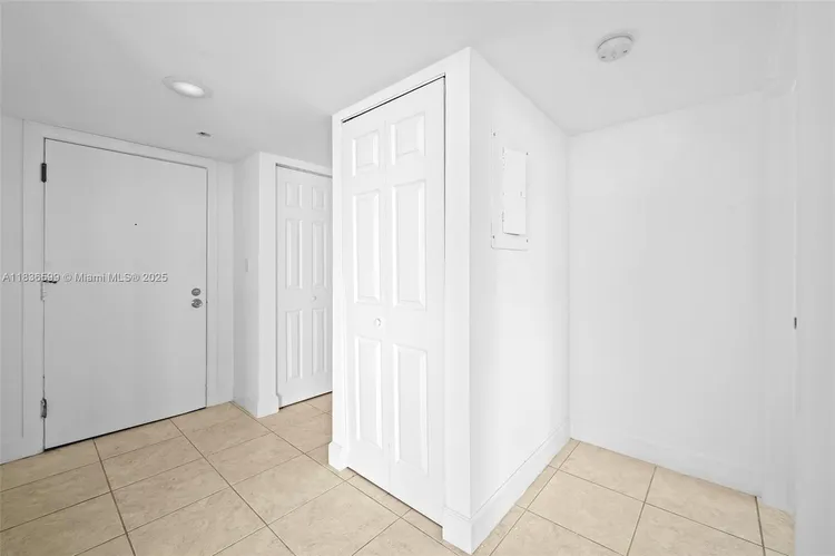 Isola #1915 image #24