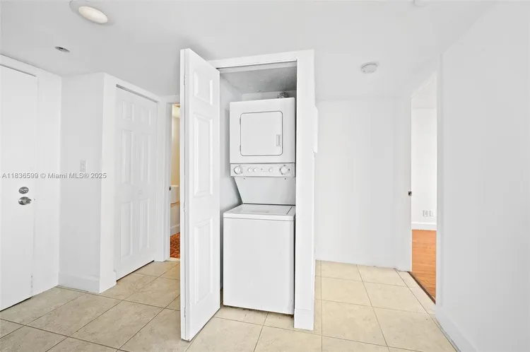 Isola #1915 image #25