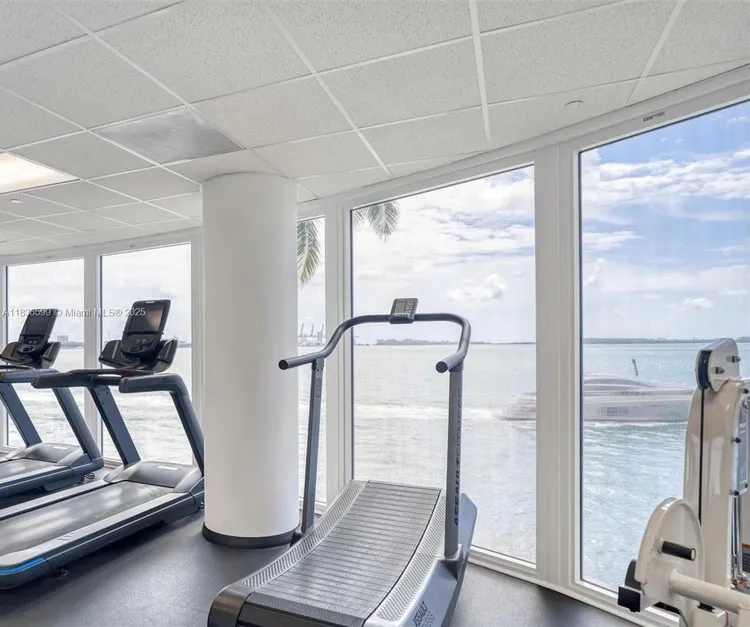 Isola #1915 image #26