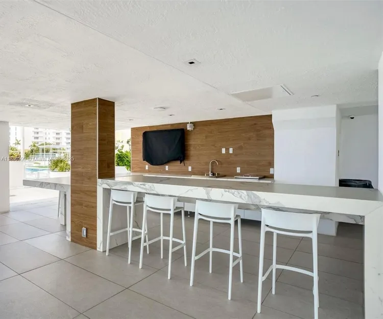 Isola #1915 image #27