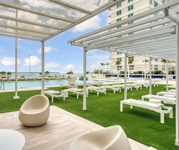 Isola #1915 image #28